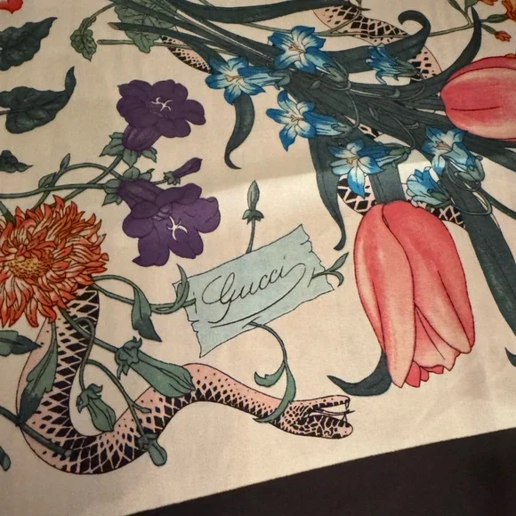 Vintage Gucci Flora and Snake Silk Scarf with Black Border - Picture 2 of 11